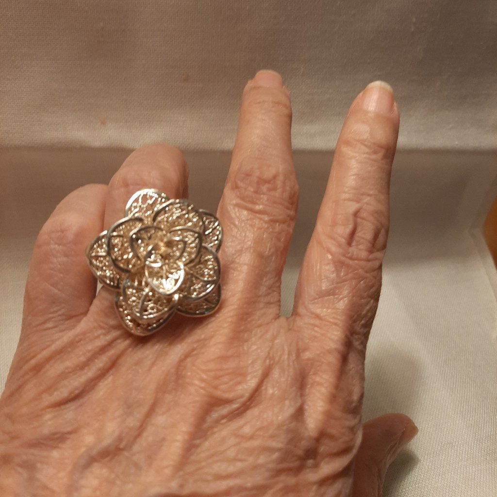 Sterling Silver Flower Ring 42$